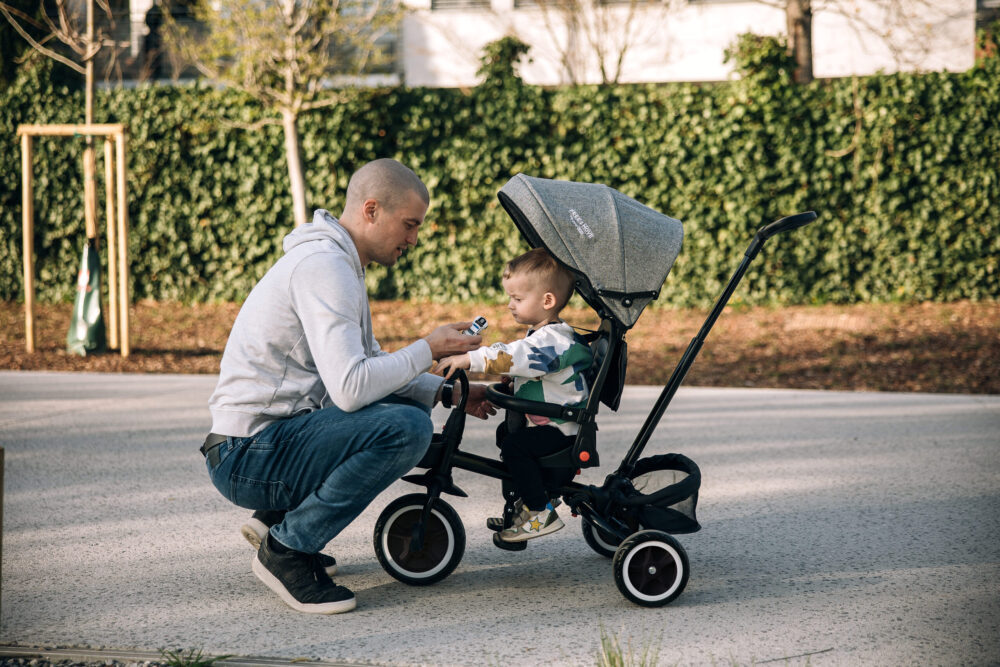 FREE 2 MOVE tricikl Elipso crno-sivi 81590