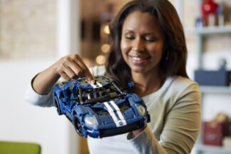 LEGO® TECHNIC™ 42154 2022 Ford GT - Slika 8